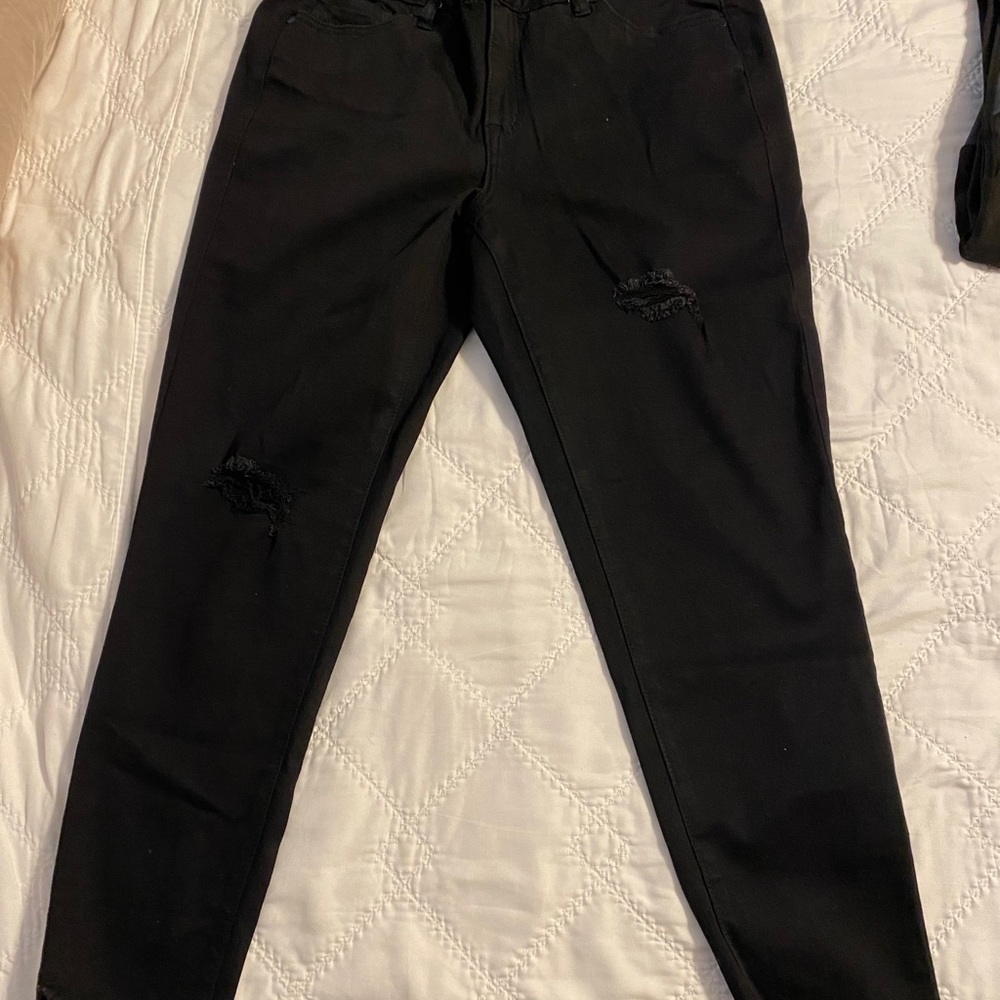 NWT Black Women’s Lane Bryant Cropped Jeans.
